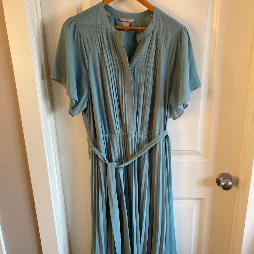 H&M Light Teal Maxi Dress With Pleats very flowy Sz L With Matching Tie Belt